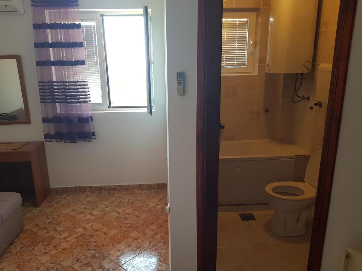 Apartments Drobni Pijesak Petrovac Quarto foto