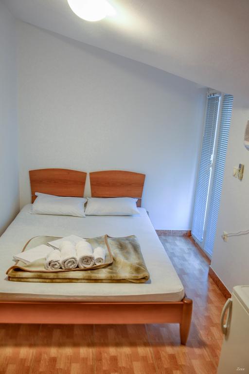 Apartments Drobni Pijesak Petrovac Exterior foto