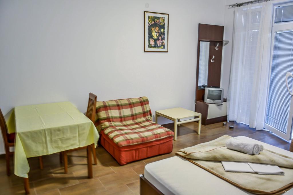 Apartments Drobni Pijesak Petrovac Exterior foto