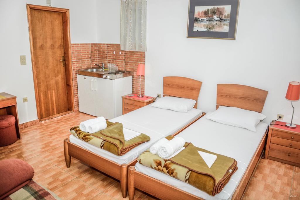 Apartments Drobni Pijesak Petrovac Exterior foto