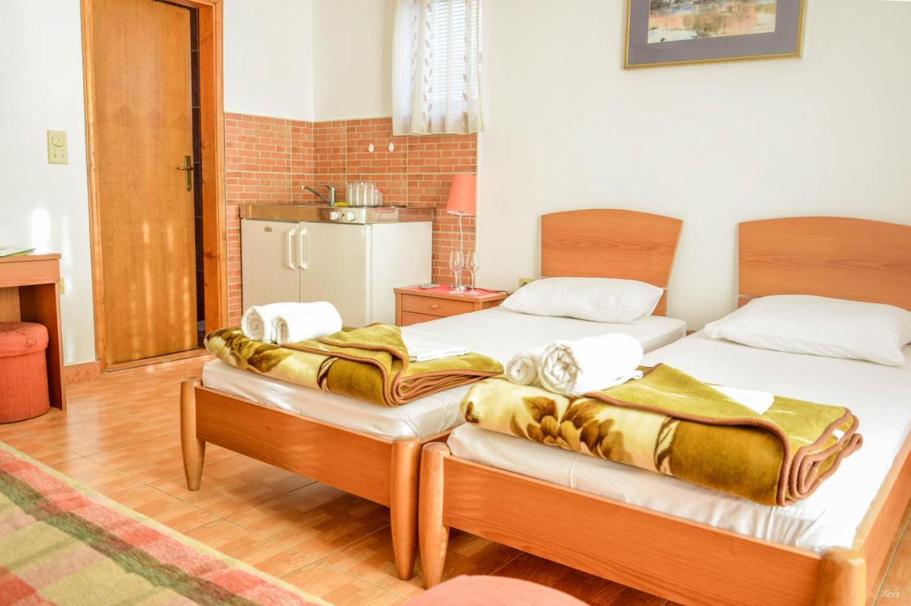 Apartments Drobni Pijesak Petrovac Exterior foto